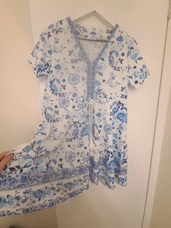 Blue and White Floral Tunic - Picture 2 of 4